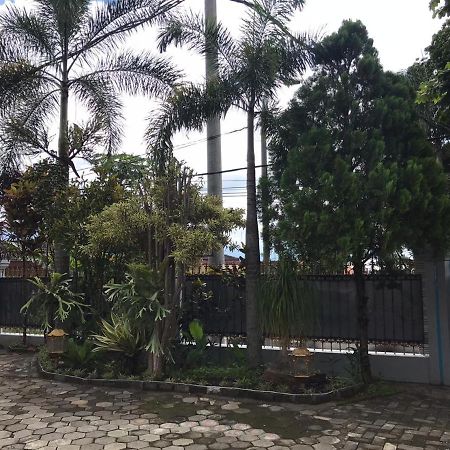 Villa & Guest House Batu Indah 外观 照片
