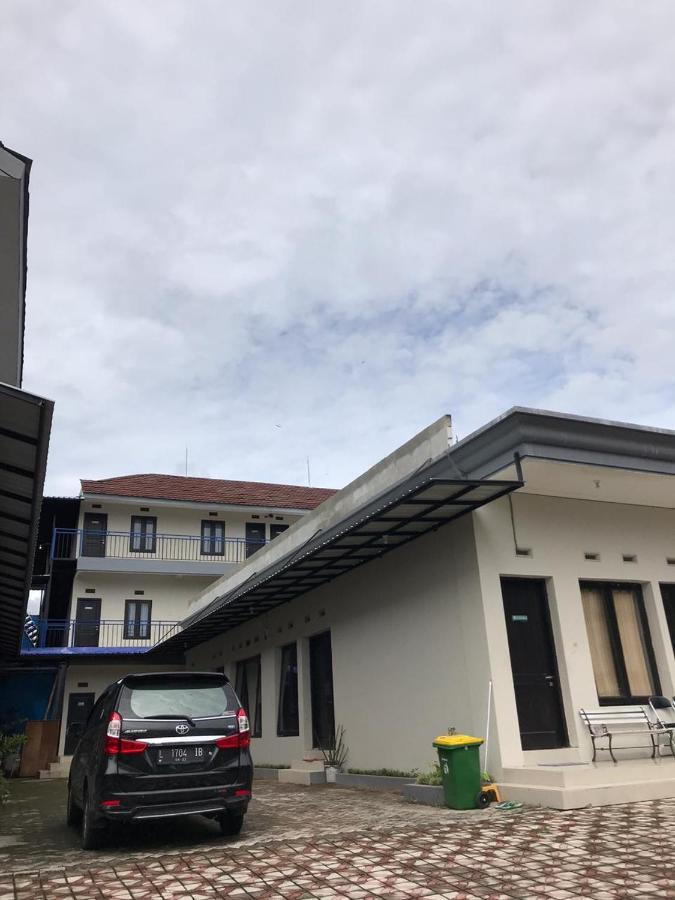 Villa & Guest House Batu Indah 外观 照片