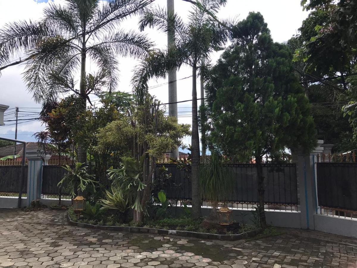 Villa & Guest House Batu Indah 外观 照片