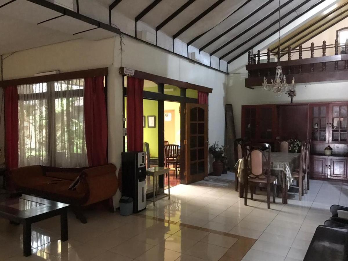 Villa & Guest House Batu Indah 外观 照片